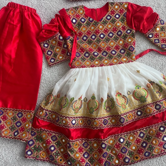 Red and white afghan dress - Picture 1 of 4